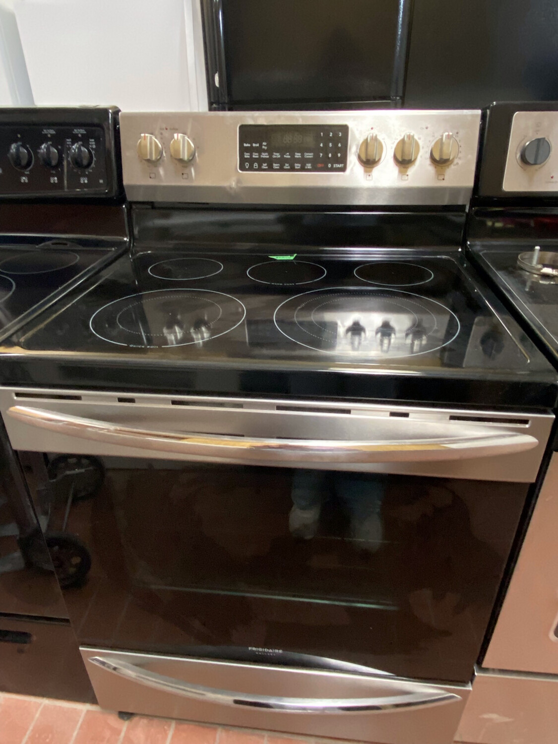 Frigidaire Self-Cleaning, Convection Glass-Top Range, 5.7 Cu.Ft