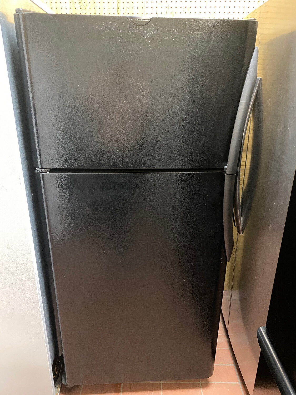 Frigidaire 30" Top-Mount 18.2 Cu.Ft Refrigerator