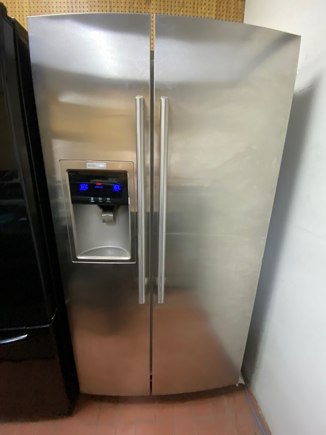Electrolux 36" Side-by-Side 22.5 Cu.Ft Refrigerator