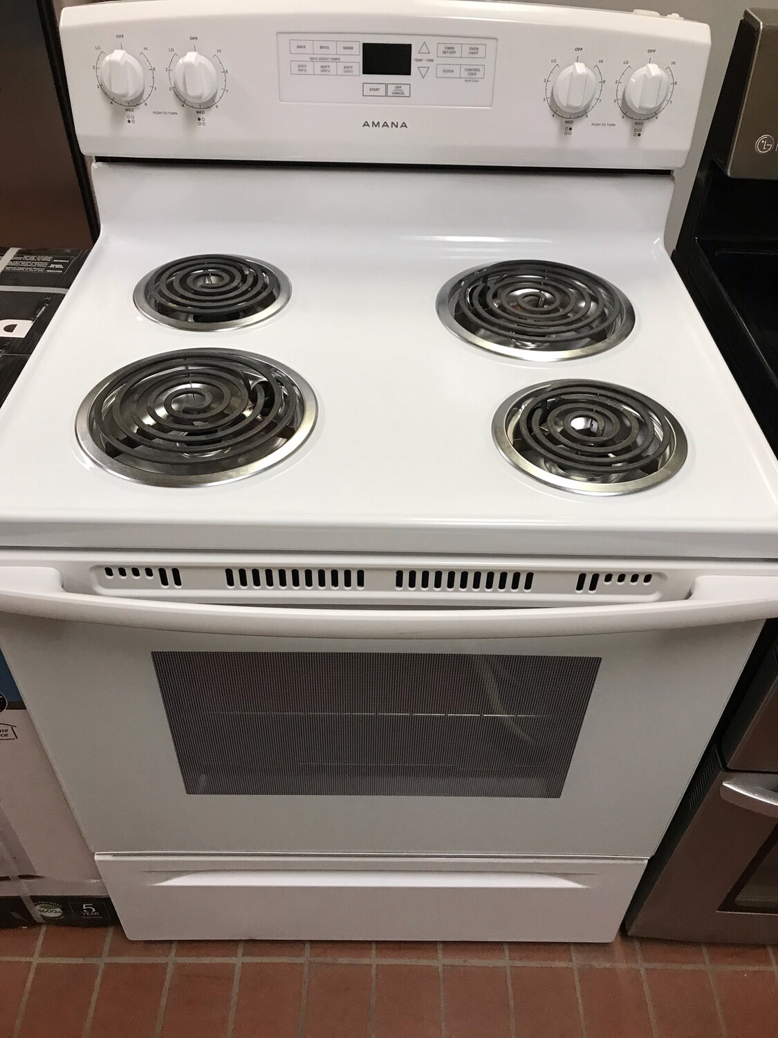 Amana White Coil Stove