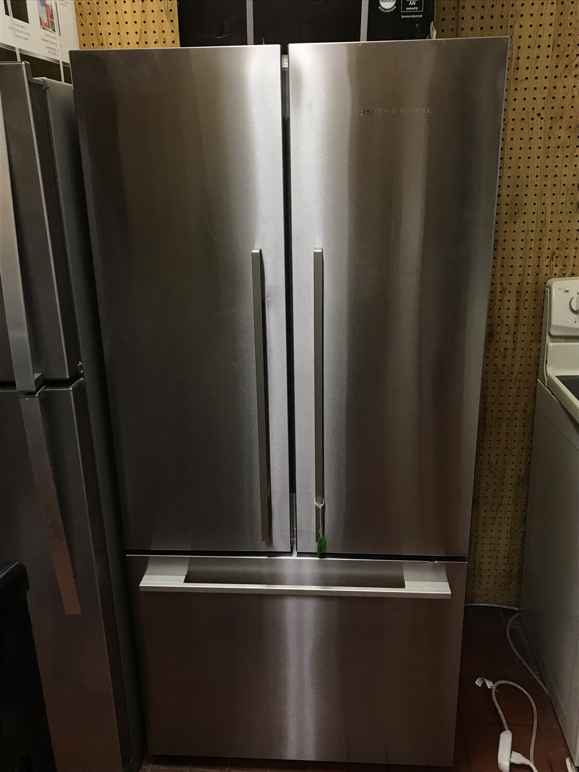 Fisher & Paykell 33" French Door Refrigerator