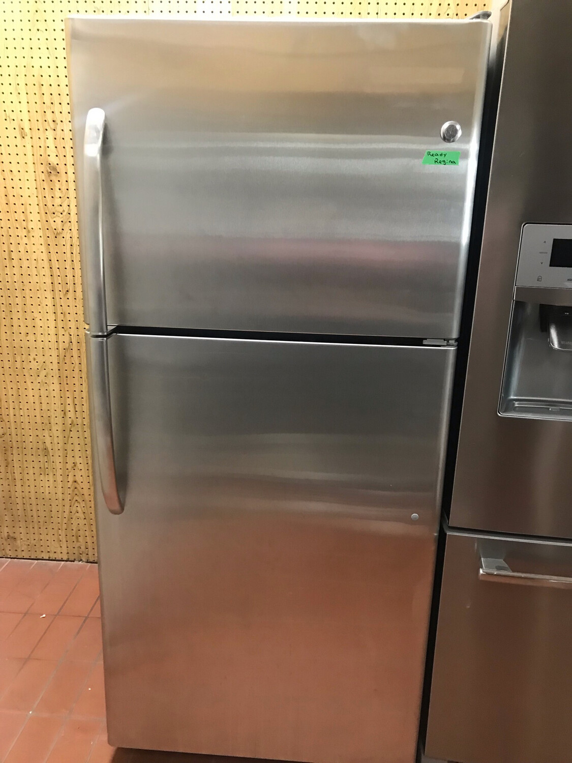 GE 30" Top-Mount 20 Cu.Ft Refrigerator