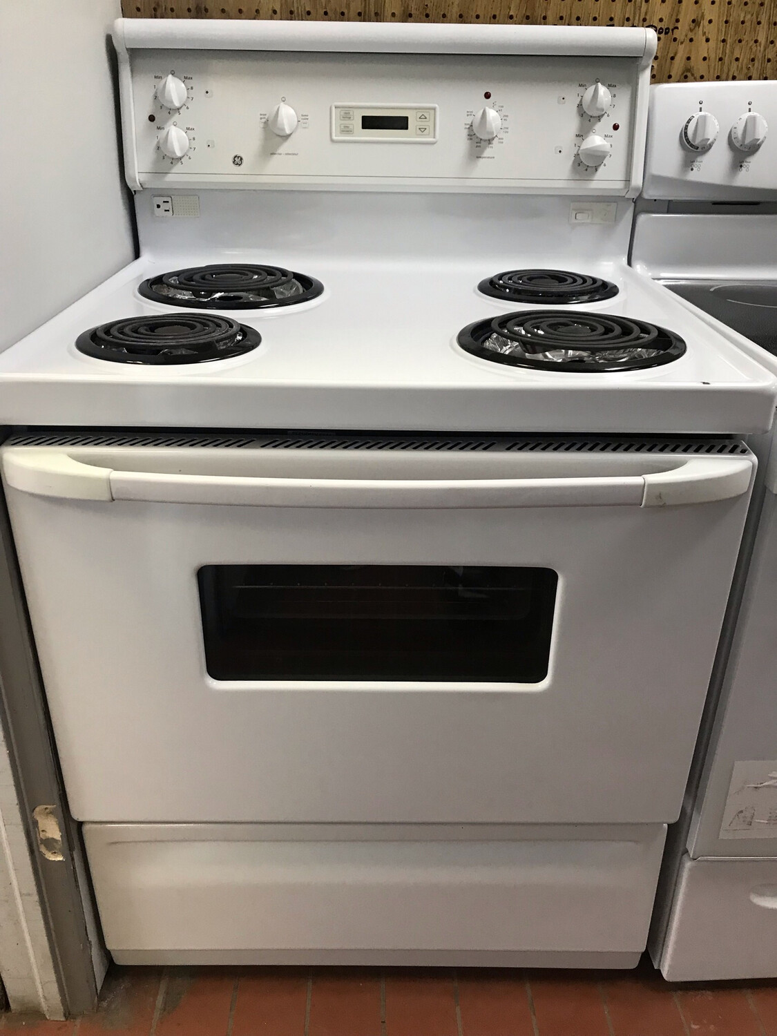 GE Free Standing Electric Coiled Range