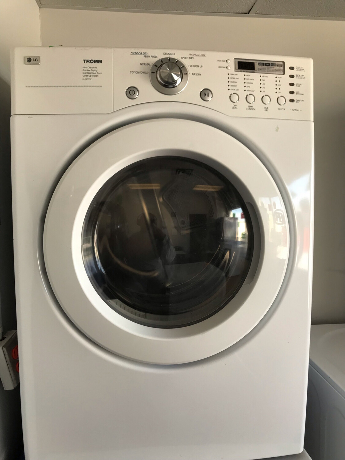 LG 27 Inch Electric Dryer with 7.3 Cu. Ft. Capacity