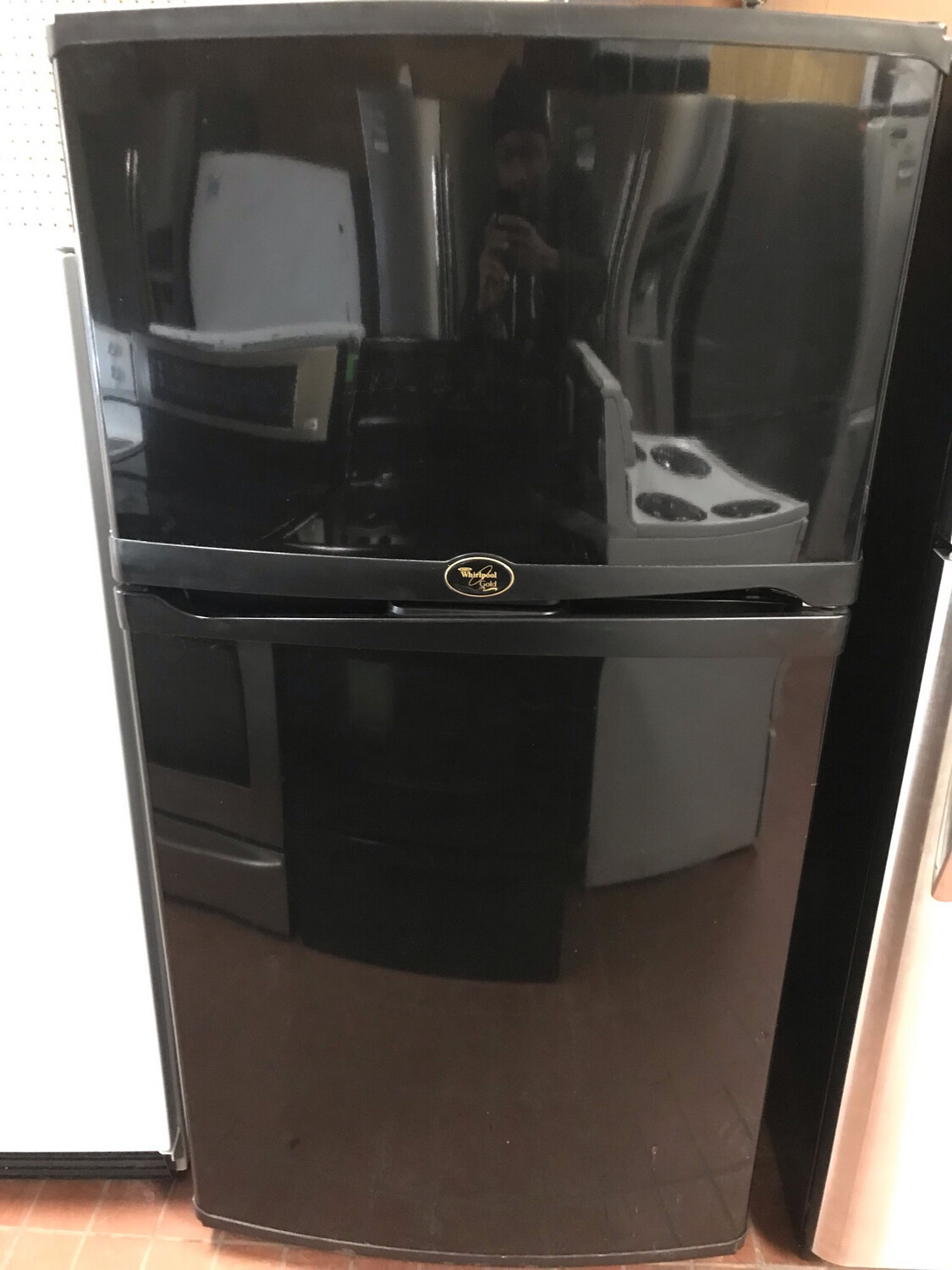 Whirlpool 32.5" Top Mount 21.7 Cu.Ft Refrigerator GR2SHKXKB01