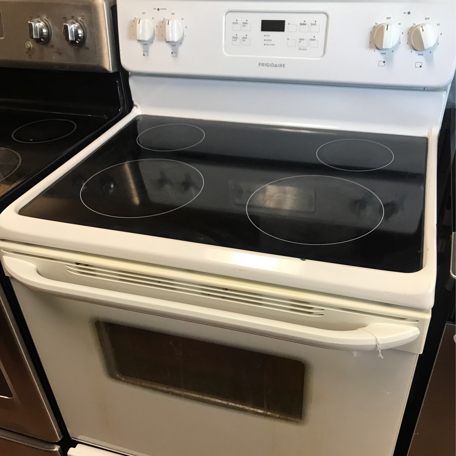 Frigidaire Freestanding Glass-Top Range