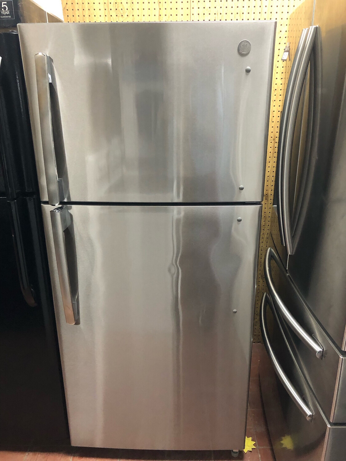 GE 30" Top Mount 18 Cu. Ft. Refrigerator GTE18FSLKASS