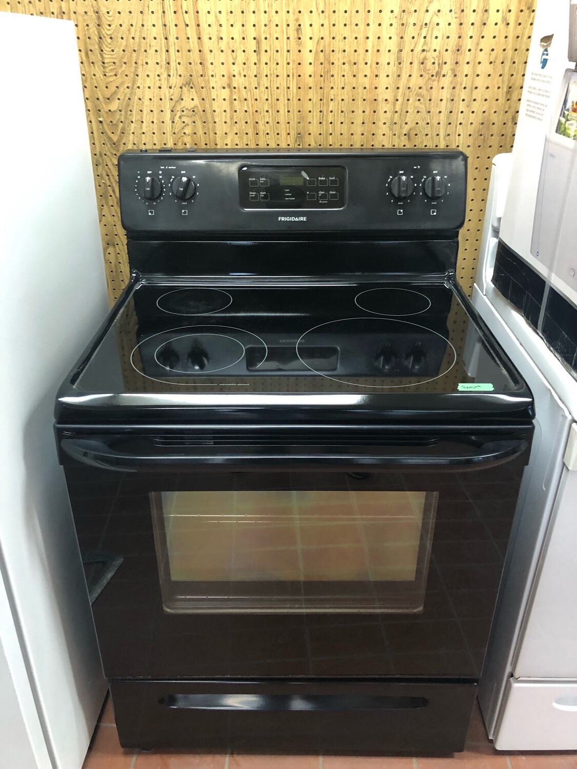 Frigidaire Glass-Top Stove CFEF3018LBE