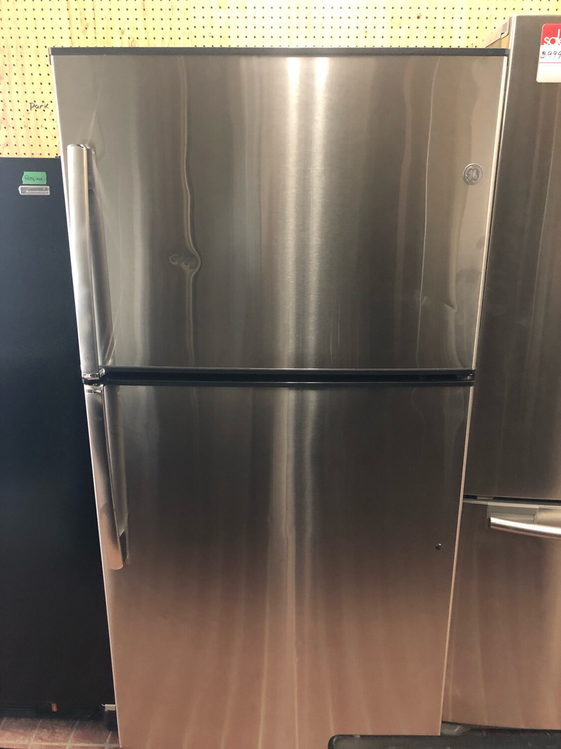 GE 33" Top Mount 21.2 Cu. Ft. Refrigerator GTE21GSHESS