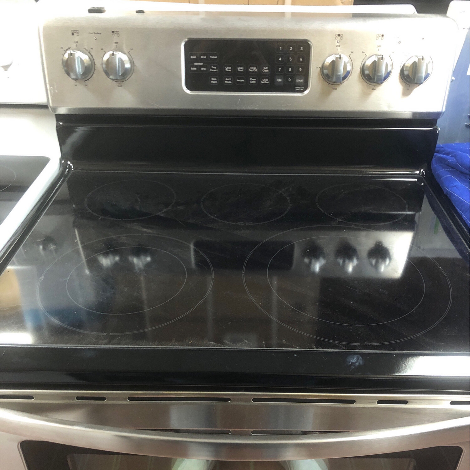 Whirlpool 30" Freestanding Electric Range YKERS206XS0