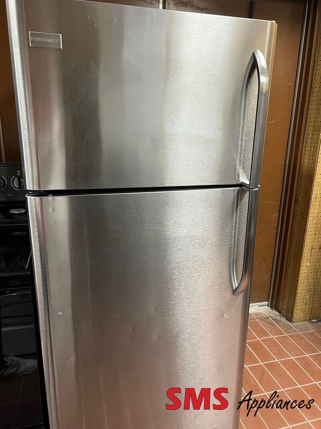Frigidaire Gallery FFHT1826PS Top Mount Refrigerator