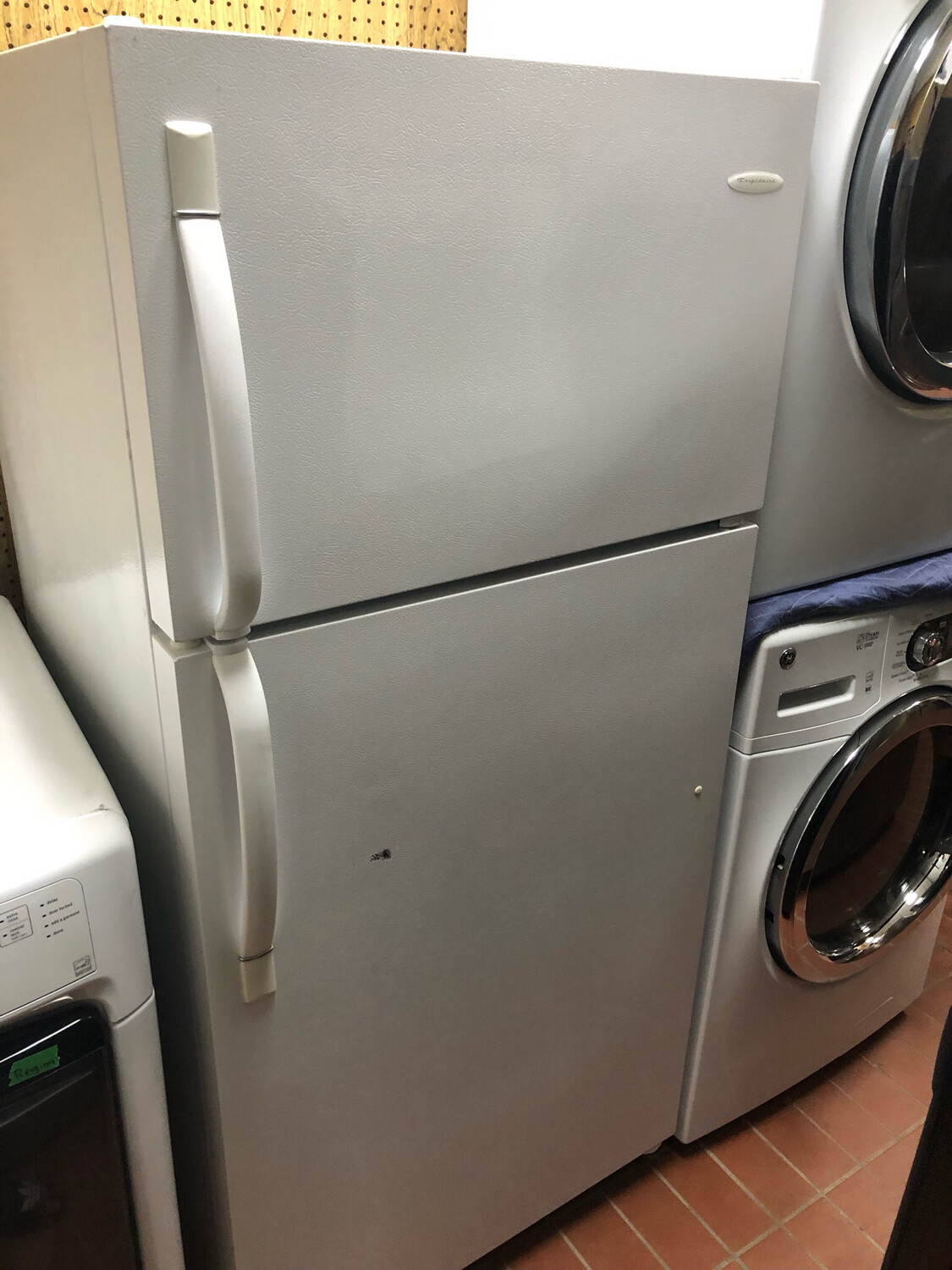 Frigidaire 18.2 Cu. ft. Top Mount 30" Refrigerator FRT8B5EWA
