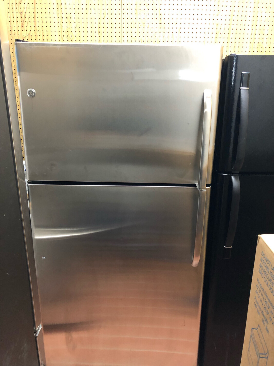 GE 21.7 Cu. Ft. Top Mount Refrigerator GTR22KSWARSS