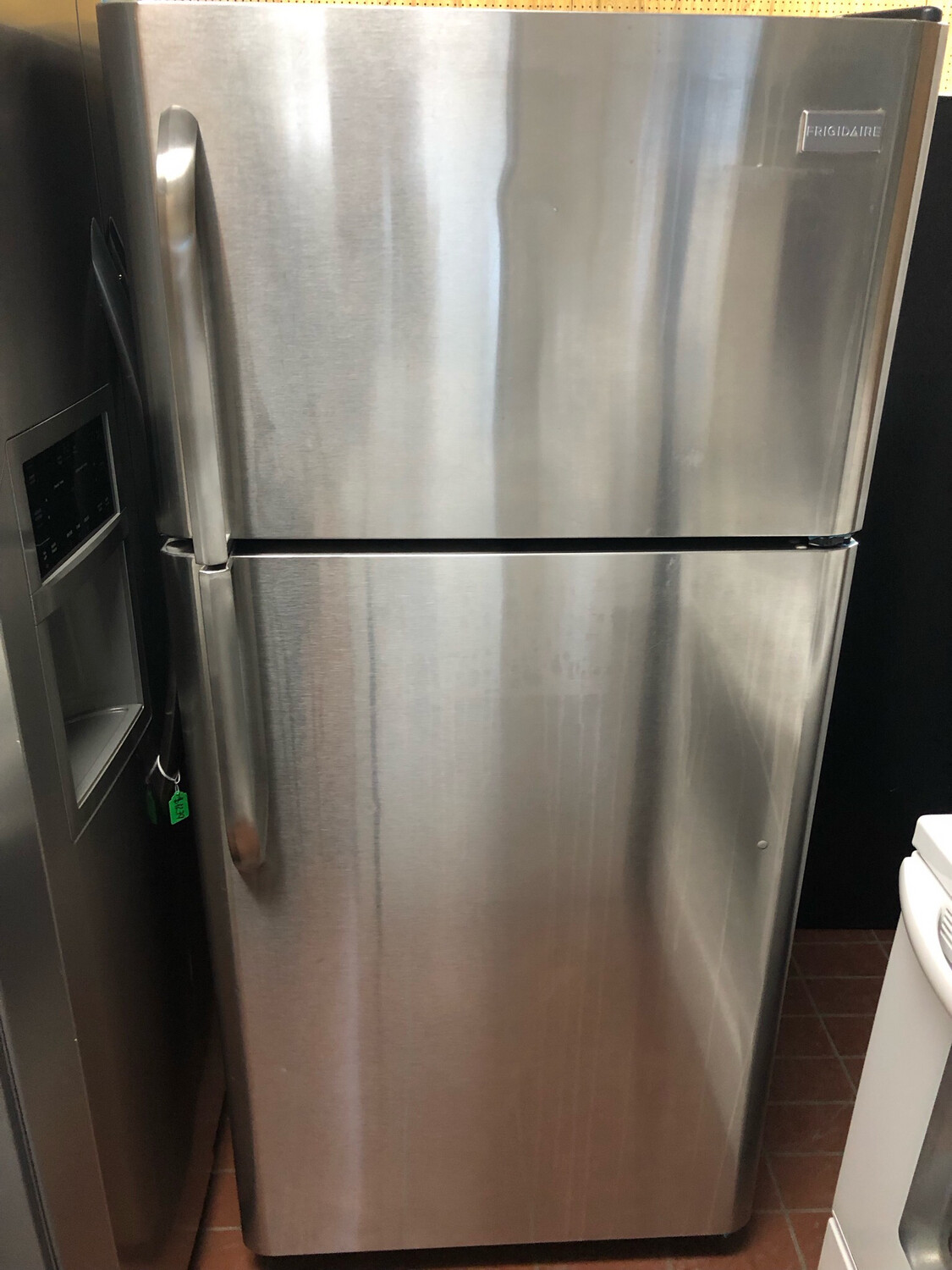 Frigidaire 18.0 Cu. Ft. Top Mount 30" Refrigerator FFHT1824US