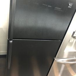 Whirlpool ET8AHKXRQ17.6 cu. ft. Top Mount Refrigerator Black