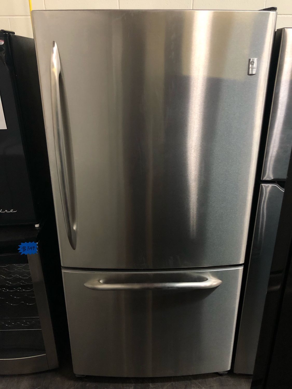 GE Profile 22.2 Cu. Ft.  Bottom Mount 33" Refrigerator PDS22SBSARSS