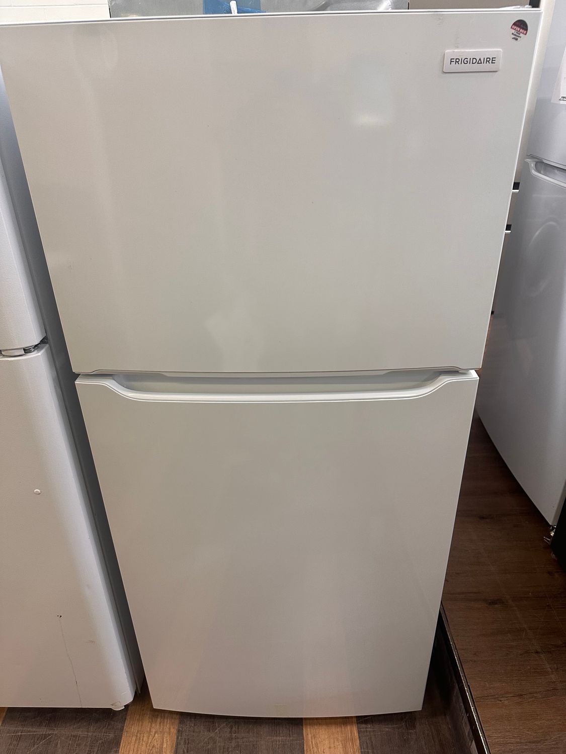 Frigidaire FFTR2045VW Top Freezer Refrigerator, 30 inch Width, 19.6 cu. ft. Capacity, White colour