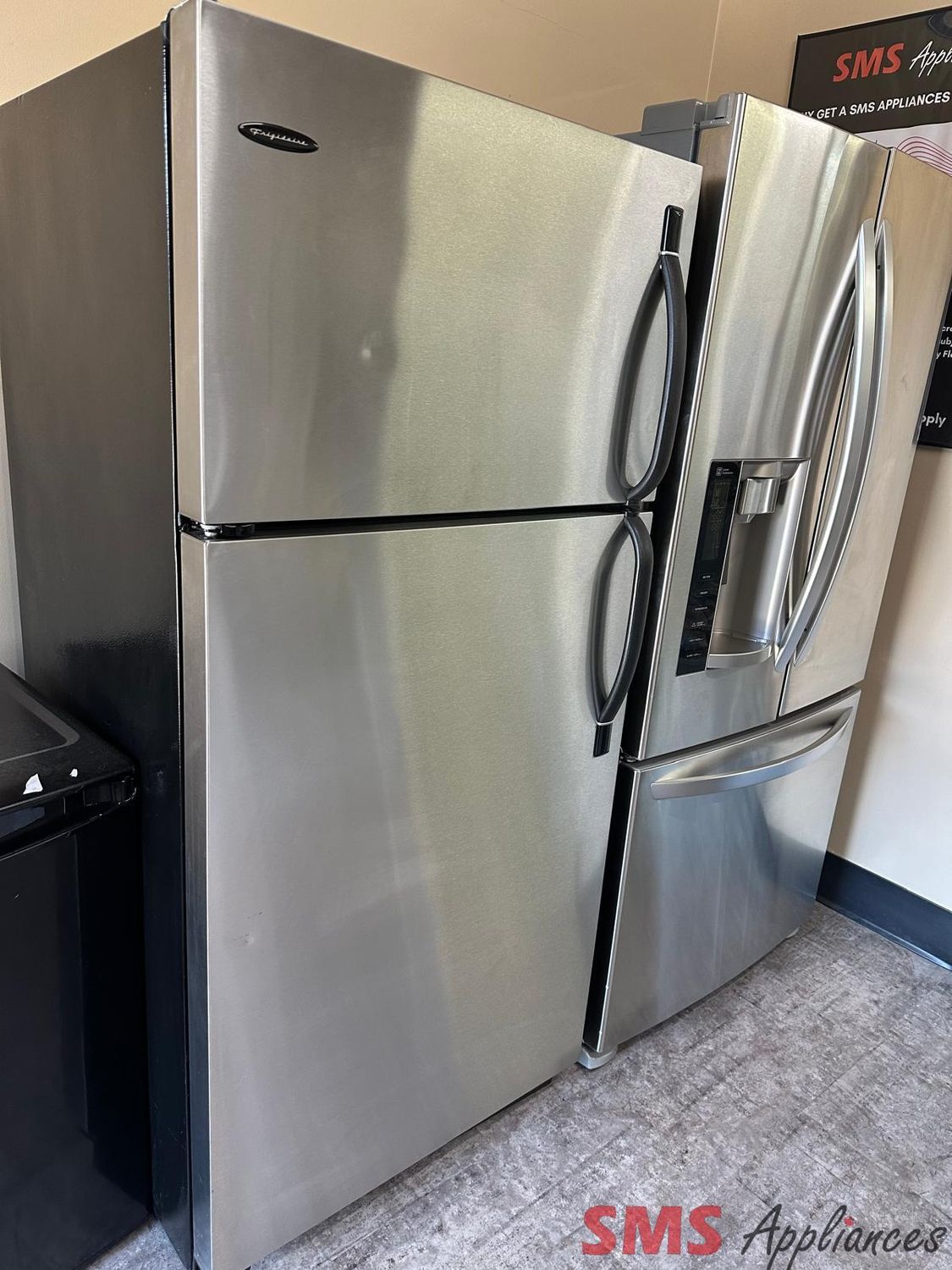Frigidaire Top Freezer Refrigerator FRT18P6BSK2