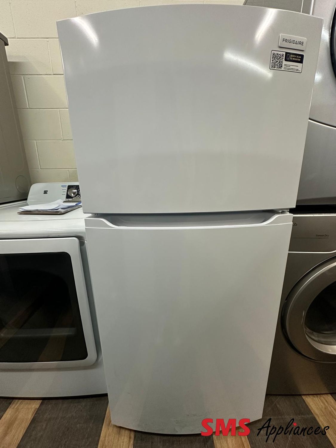 Open Box - Scratch & Dent ​Frigidaire 28" Top Mount Fridge FFHT1425VW