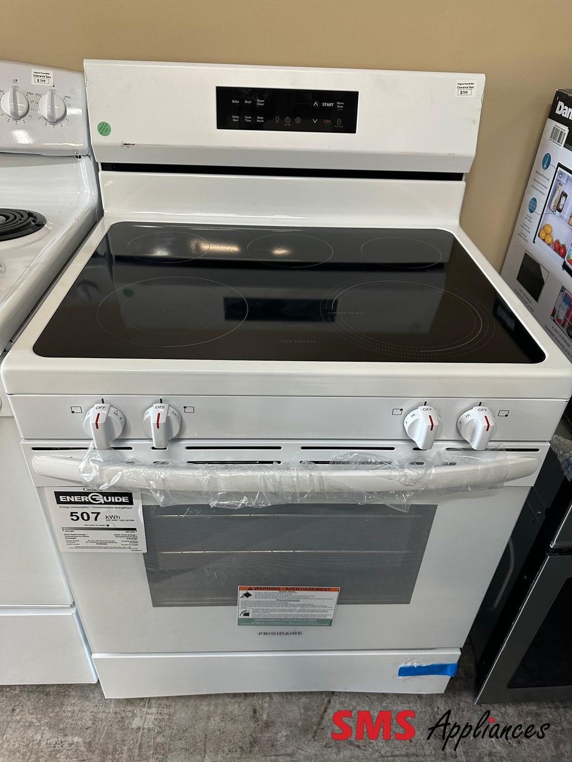 Open Box - Scratch & Dent ​Frigidaire Electric Range FCRE306CAW