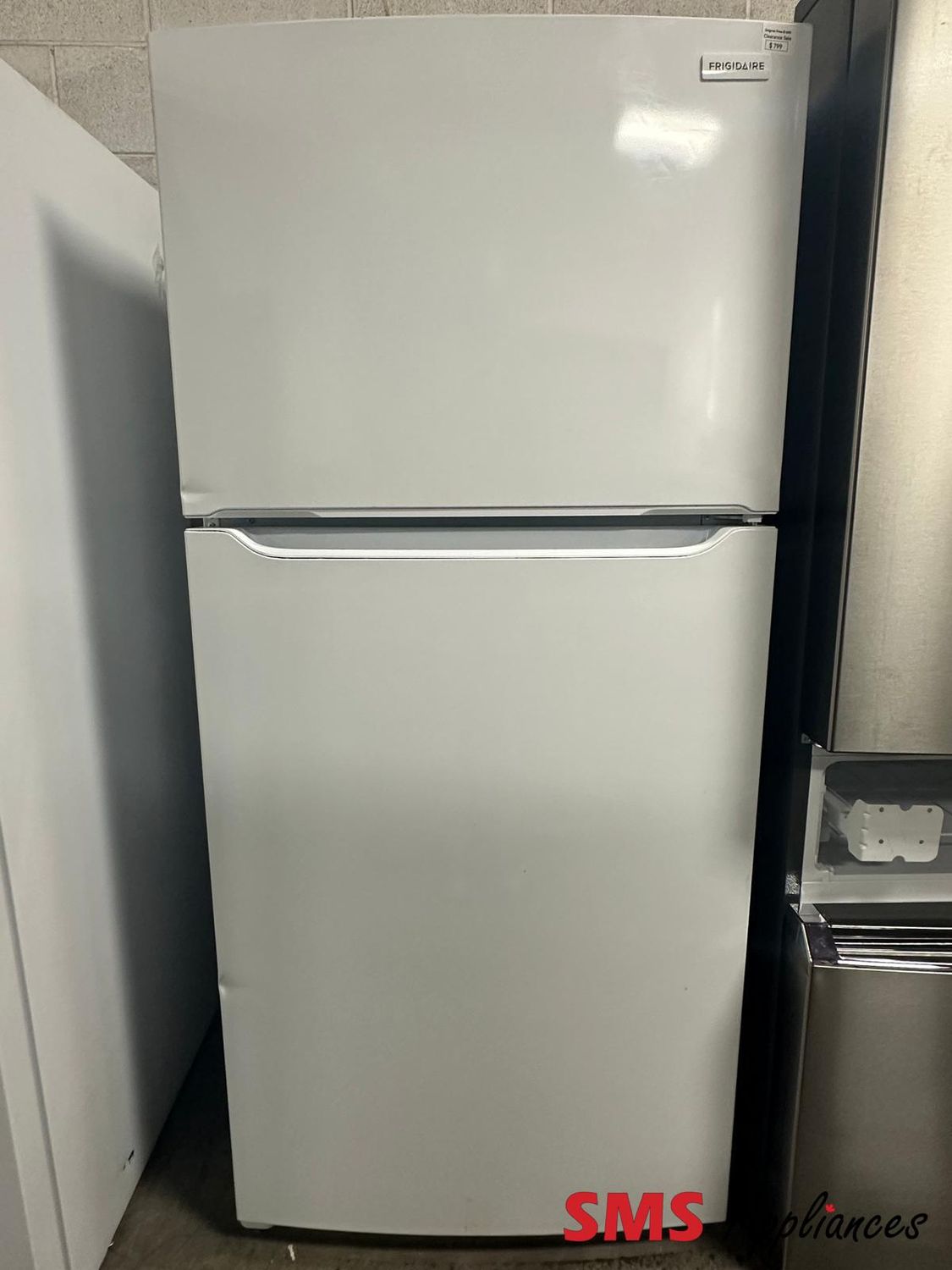 Frigidaire Top Freezer Refrigerator FFTR1835VW,  30 inch Width