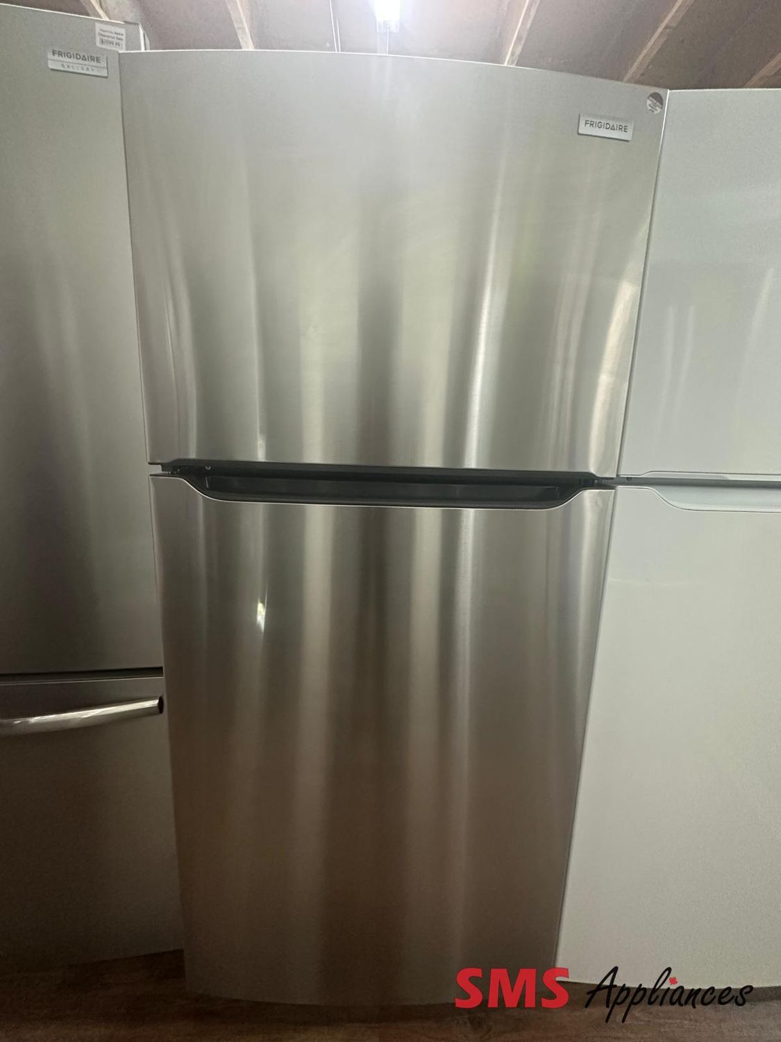 Frigidaire 30" Top Freezer Refrigerator FFTR1835VS