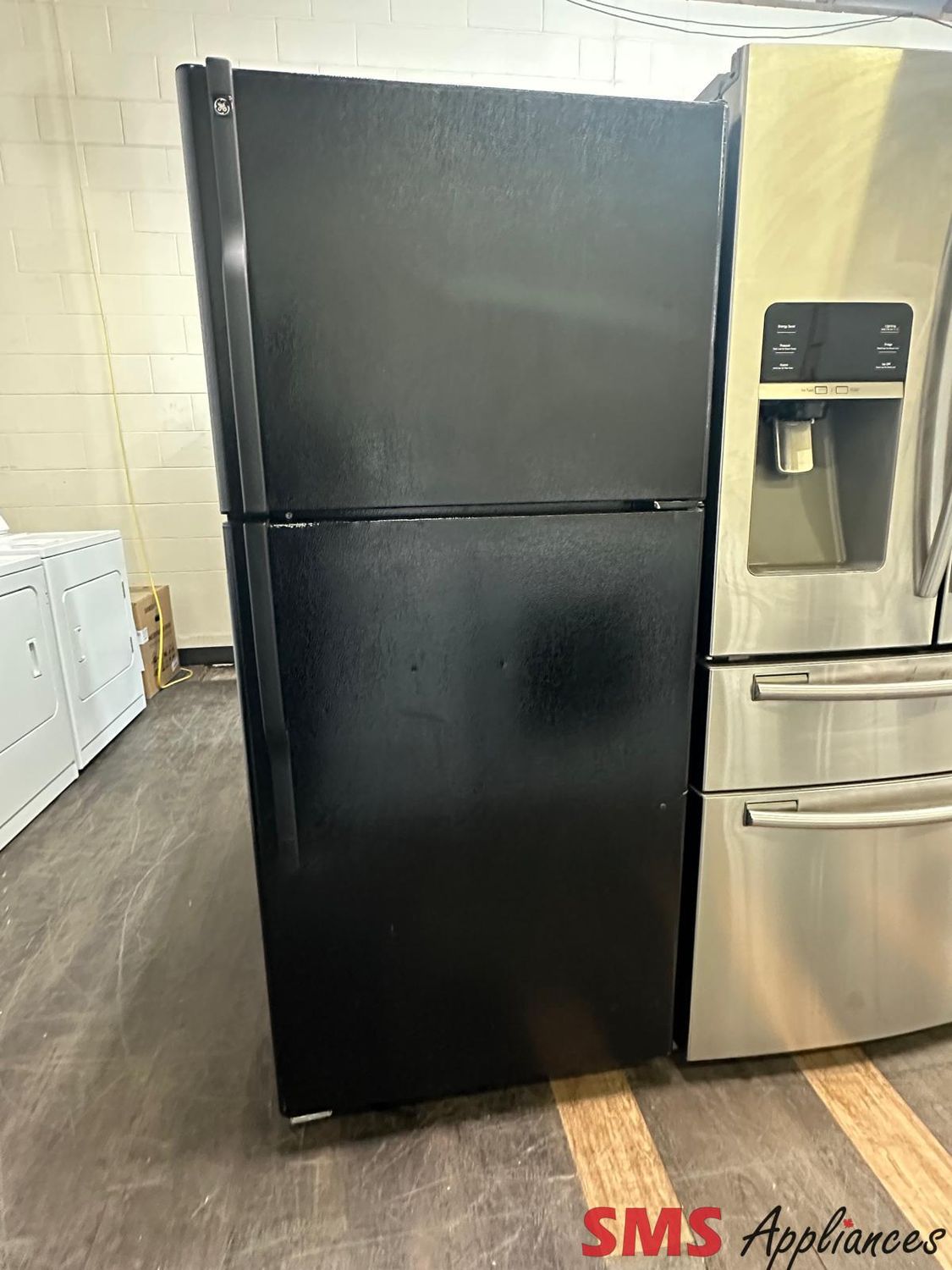GE 30" Top Freezer Refrigerator GTS18IBRBB