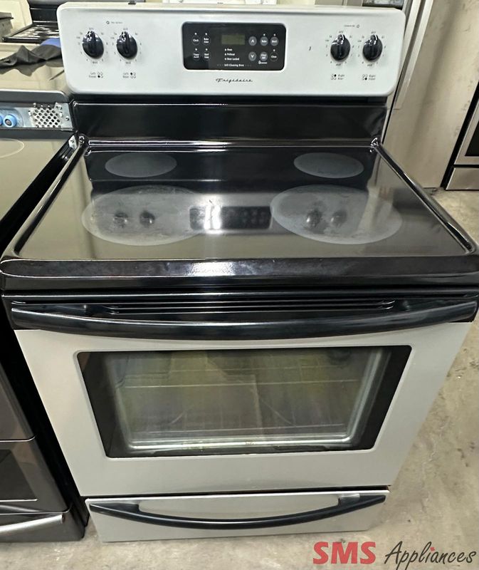 FRIGIDAIRE, Electric Glass Top Stove CFEF366EME FRIGIDAIRE, Electric Glass Top Stove CFEF366EME