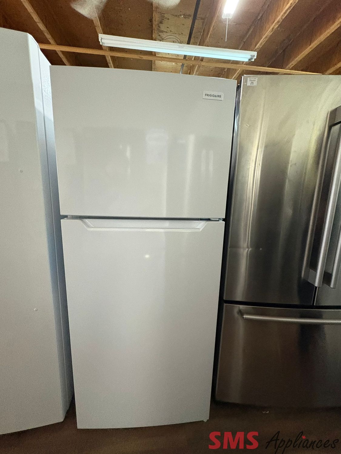 OPEN BOX - Scratch & Dent, FRIGIDAIRE Top Mount Fridge, FFHT1822UW