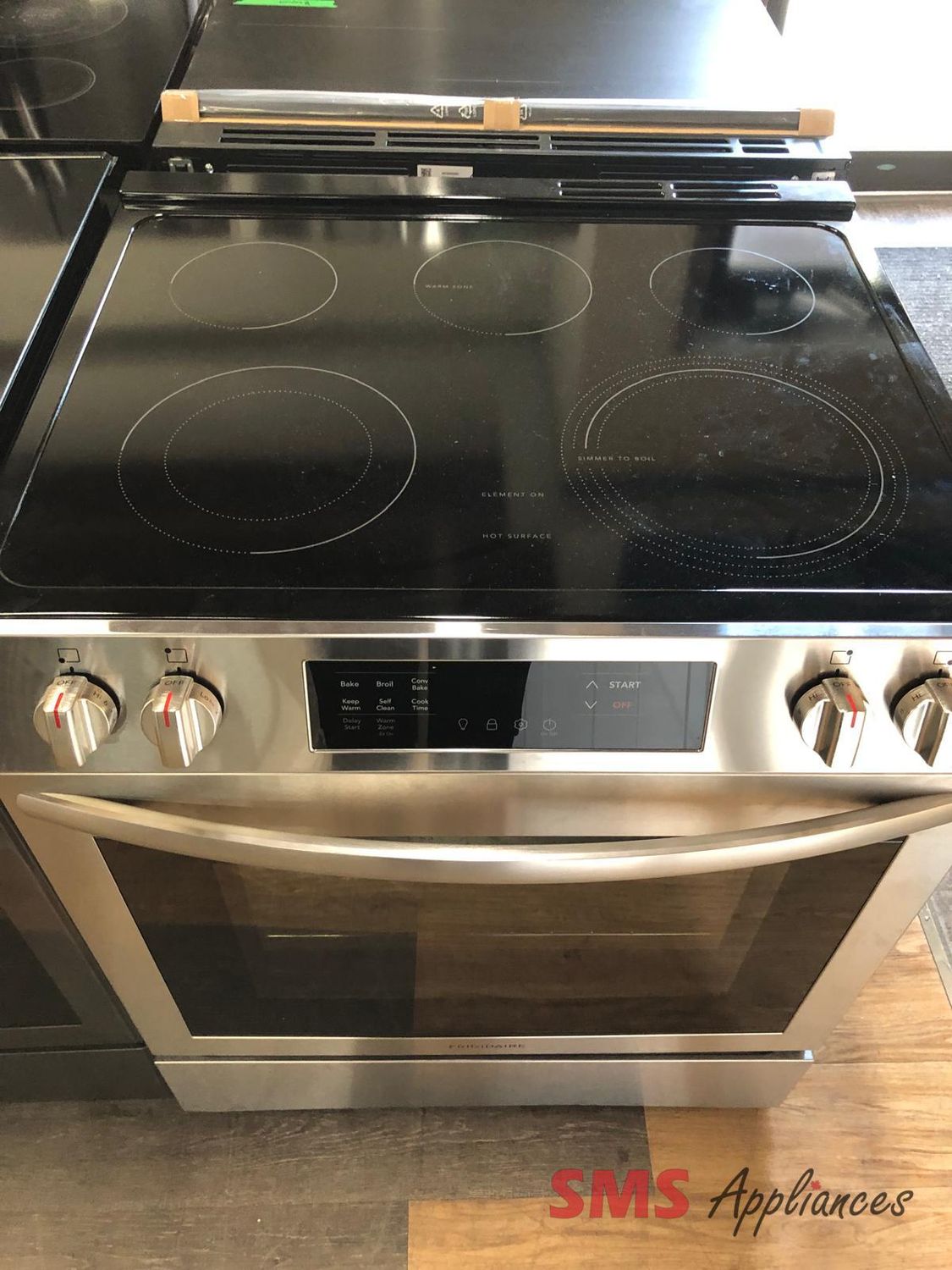 OPEN BOX - Scratch & Dent, FRIGIDAIRE Electric Glass Top Stove, FCFE308CAS