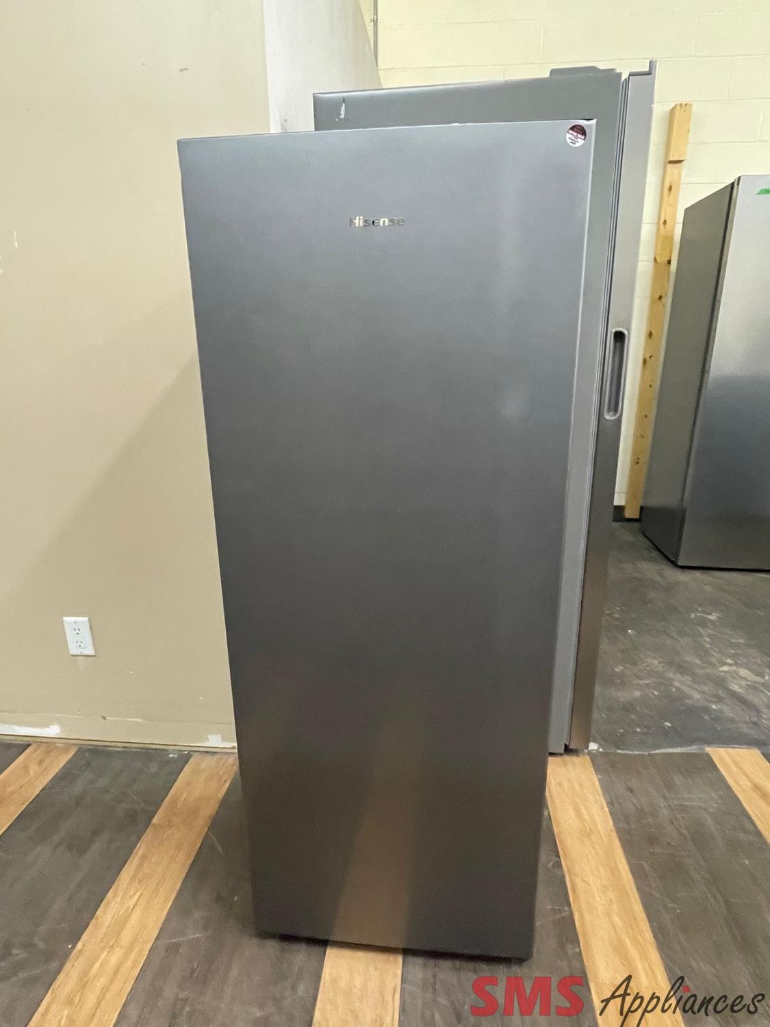OPEN BOX - Scratch & Dent, 22" HISENSE Fridge-Freezer Convertible, FV06C7ASE