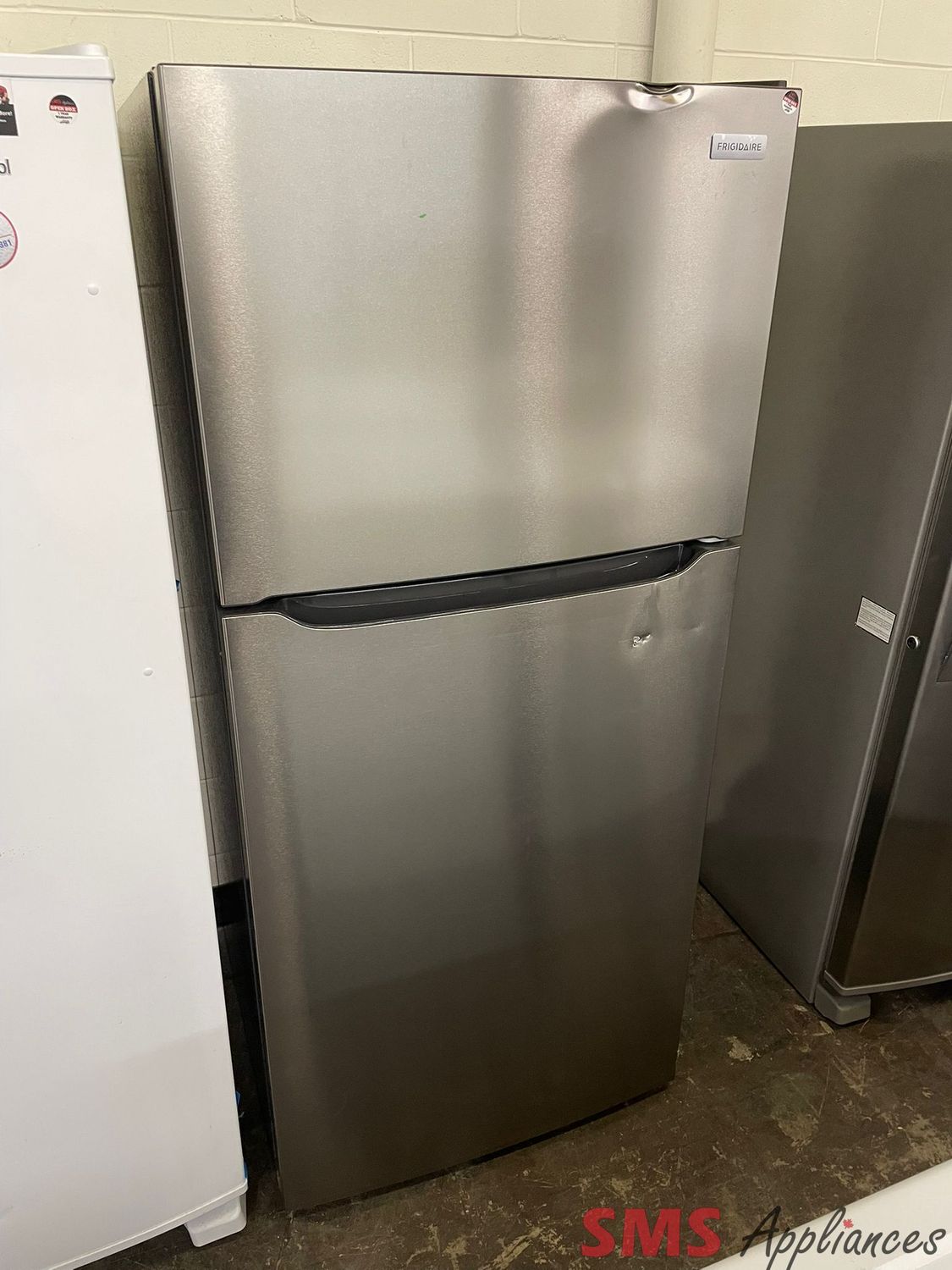 OPENBOX SCRATCH $ DENT FRIGIDAIRE Top Freezer Refrigerator, FRTE1835AV
