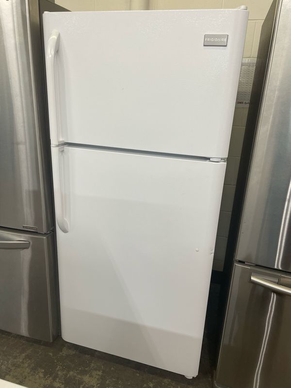 Frigidaire Top Mount Refrigerator, FFTR1821QW0 Frigidaire Top Mount Refrigerator, FFTR1821QW0