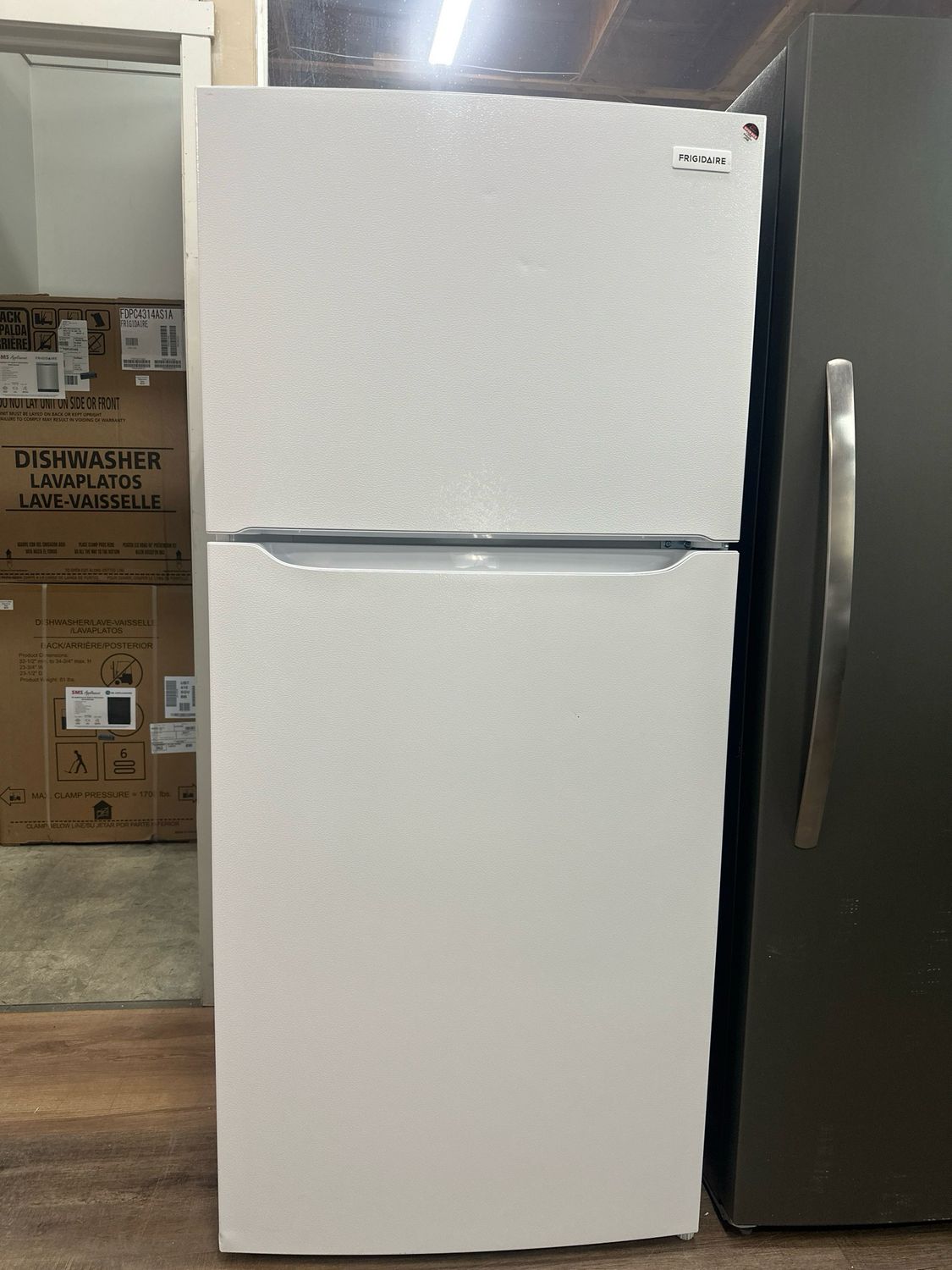 OPEN BOX - Scratch & Dent, FRIGIDAIRE 18 Cu Ft Top Mount Fridge, FFHT1814YW