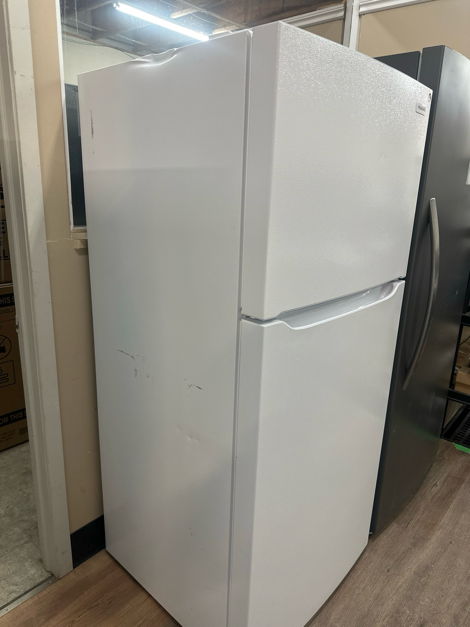 OPEN BOX - Scratch & Dent, FRIGIDAIRE 18 Cu Ft Top Mount Fridge, FFHT1814YW