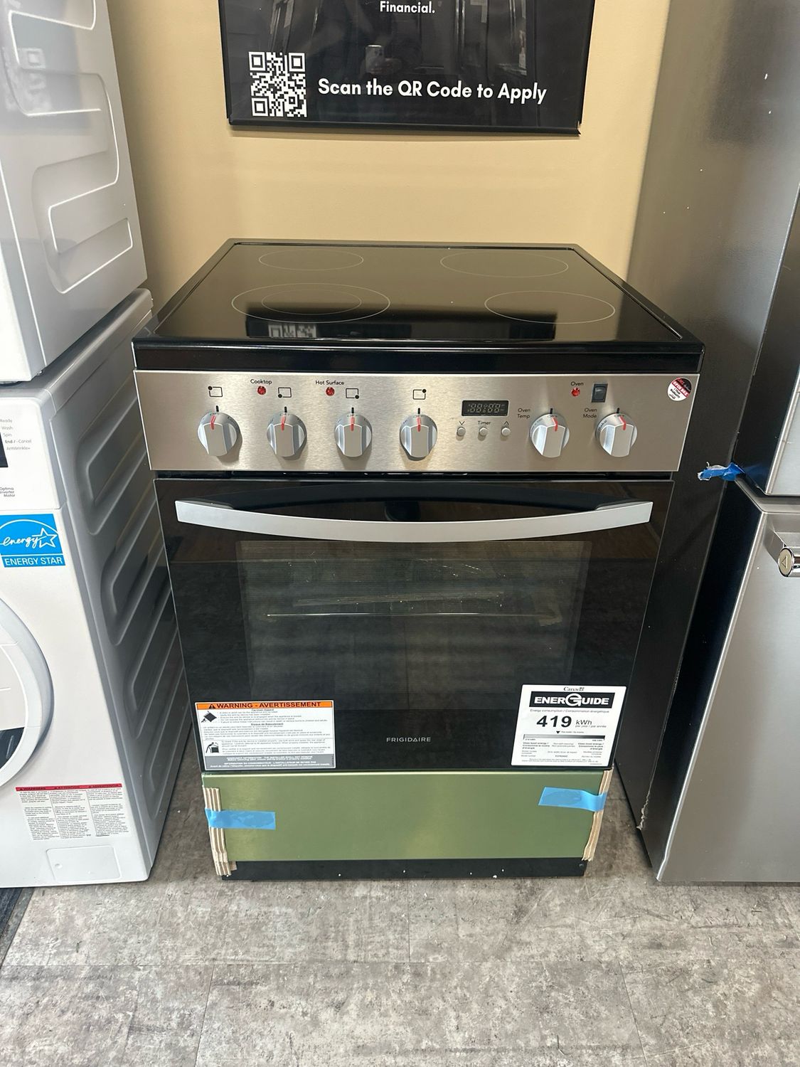 OPEN BOX - Scratch & Dent, FRIGIDAIRE 24” Electric Stove, FCFE242CAS