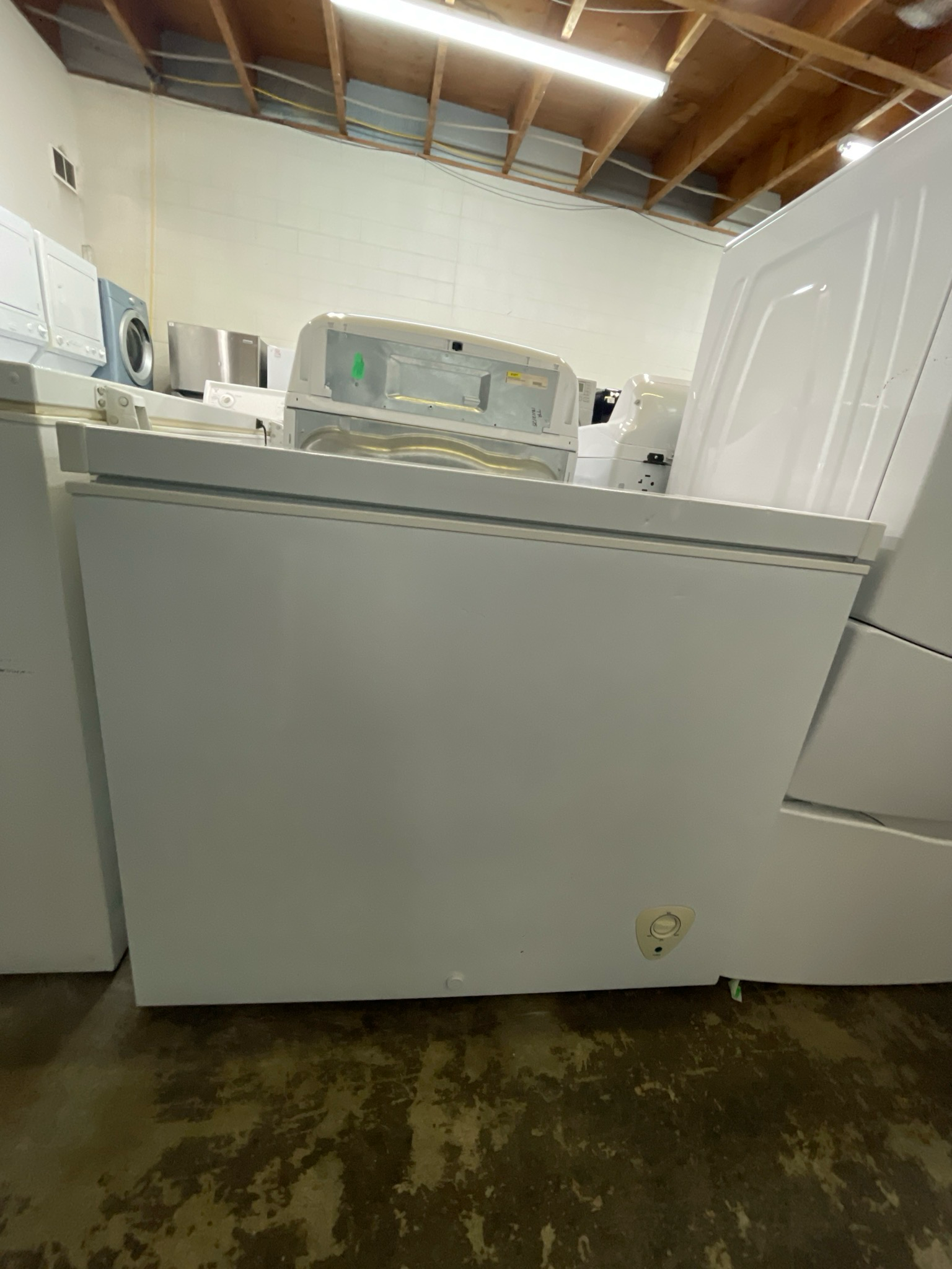 FRIGIDAIRE, 7 Cu Ft Chest Freezer, FFFC07M1