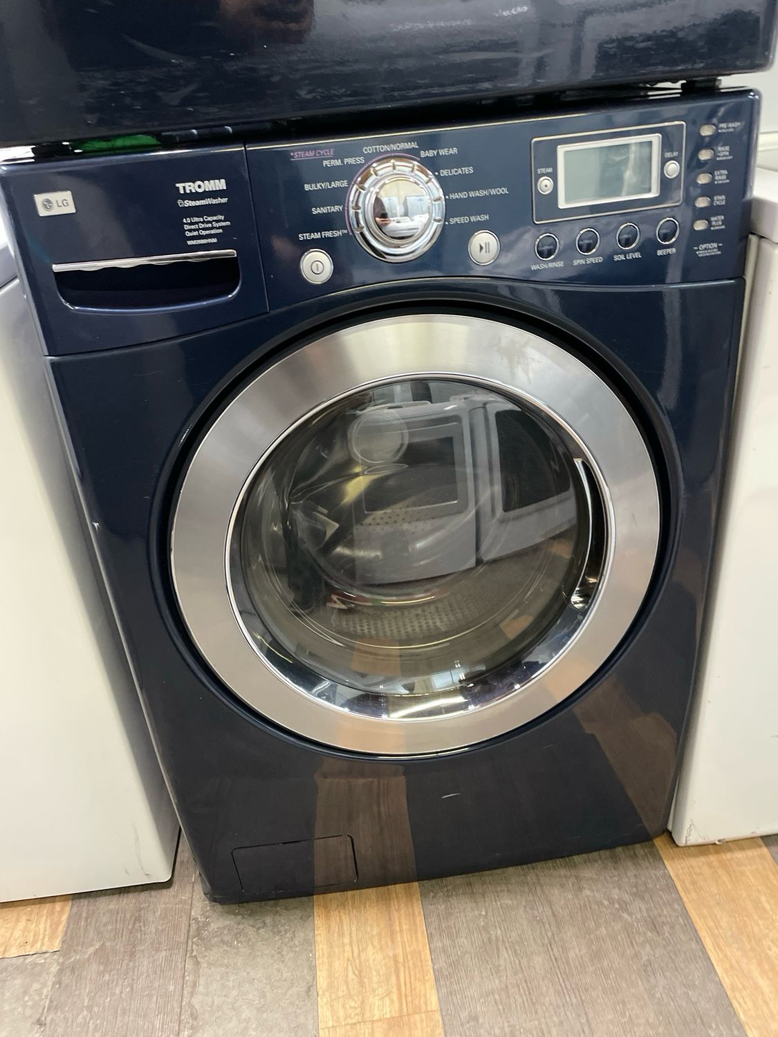 LG WASHER DRYER SET , WM2688HNM, DLE8377NM