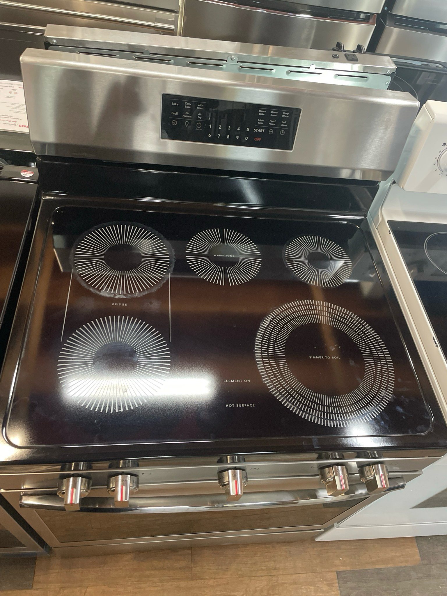 FRIGIDAIRE ELECTRIC STOVE , GCRE306CBFE