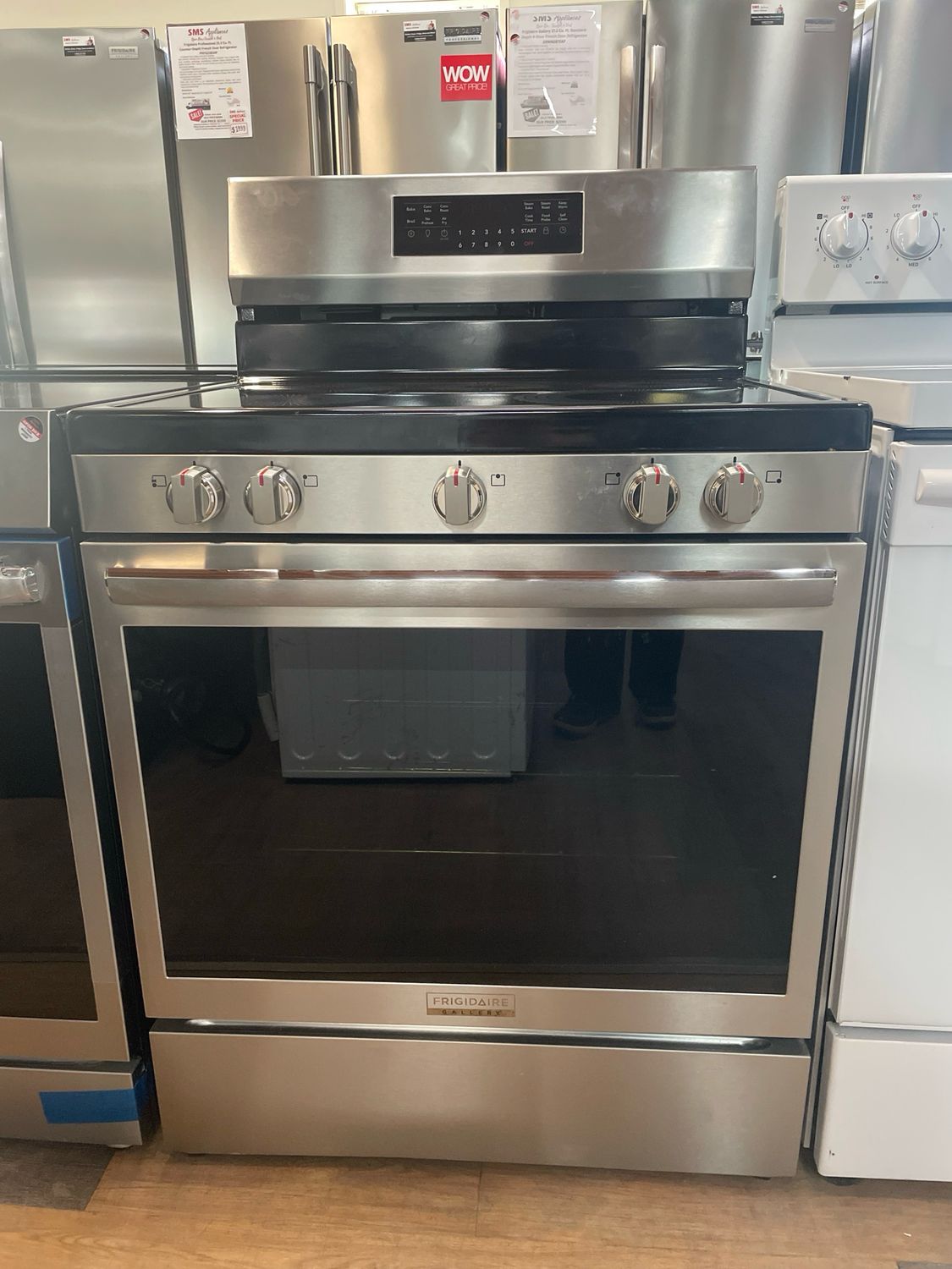 FRIGIDAIRE ELECTRIC STOVE , GCRE306CBFE