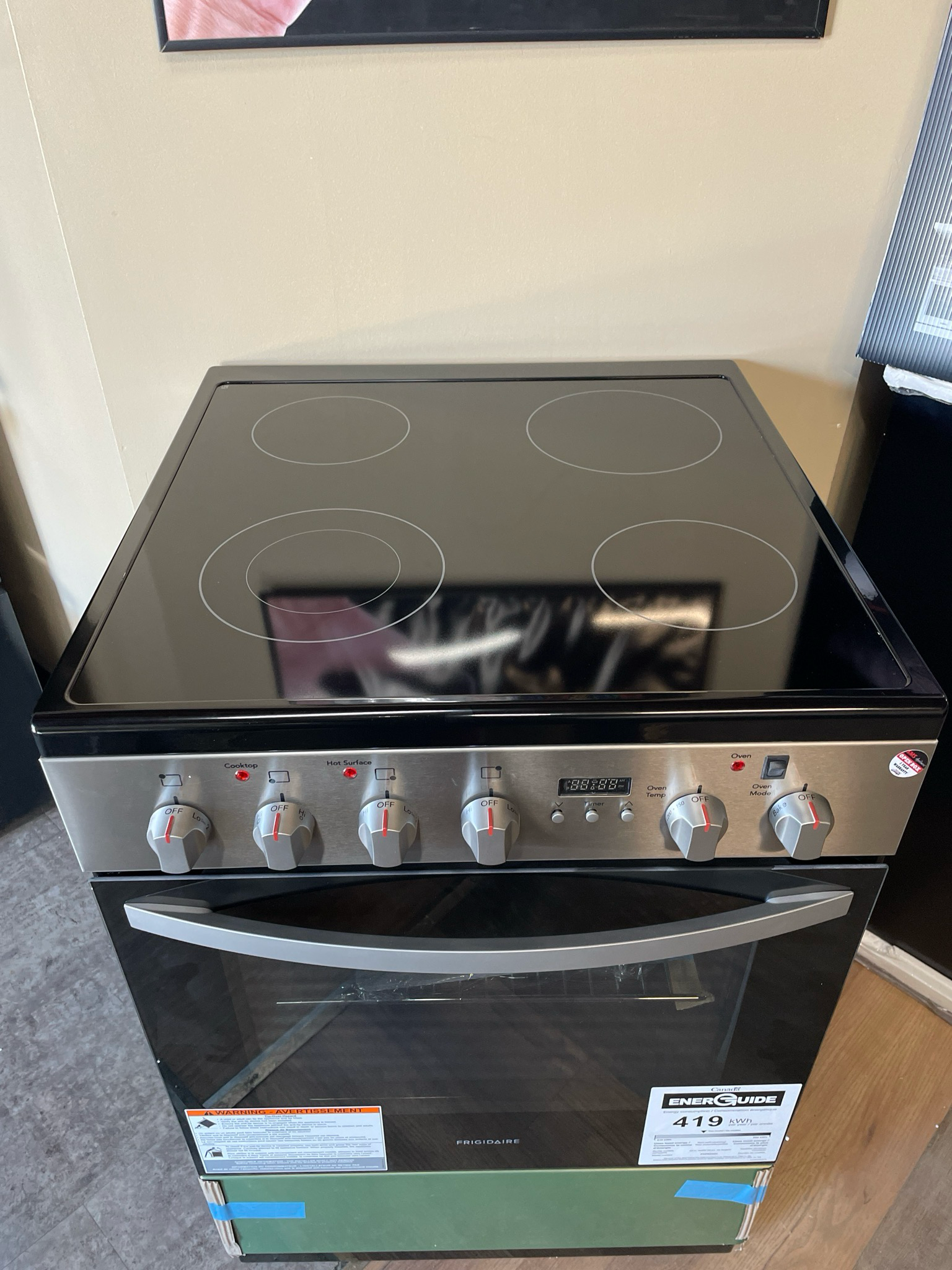 OPEN BOX - Scratch & Dent, 24” Frigidaire Electric Glass Top Range, FCFE242CAS