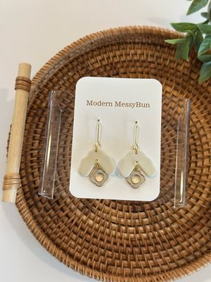 Long Daisy Drop (Ivory)