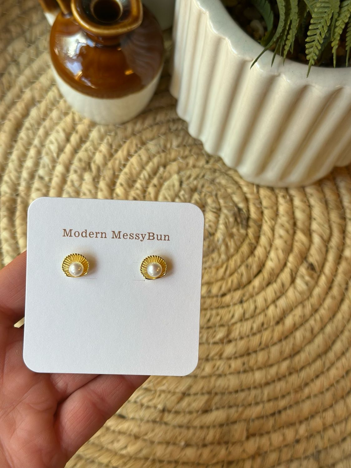 Shell With Pearl Stud