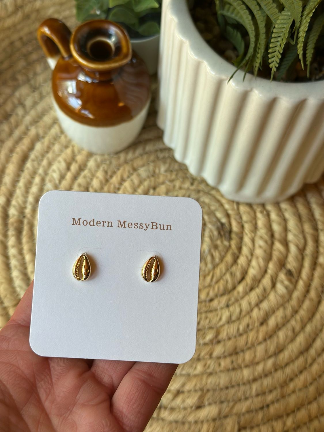 Cowrie Stud