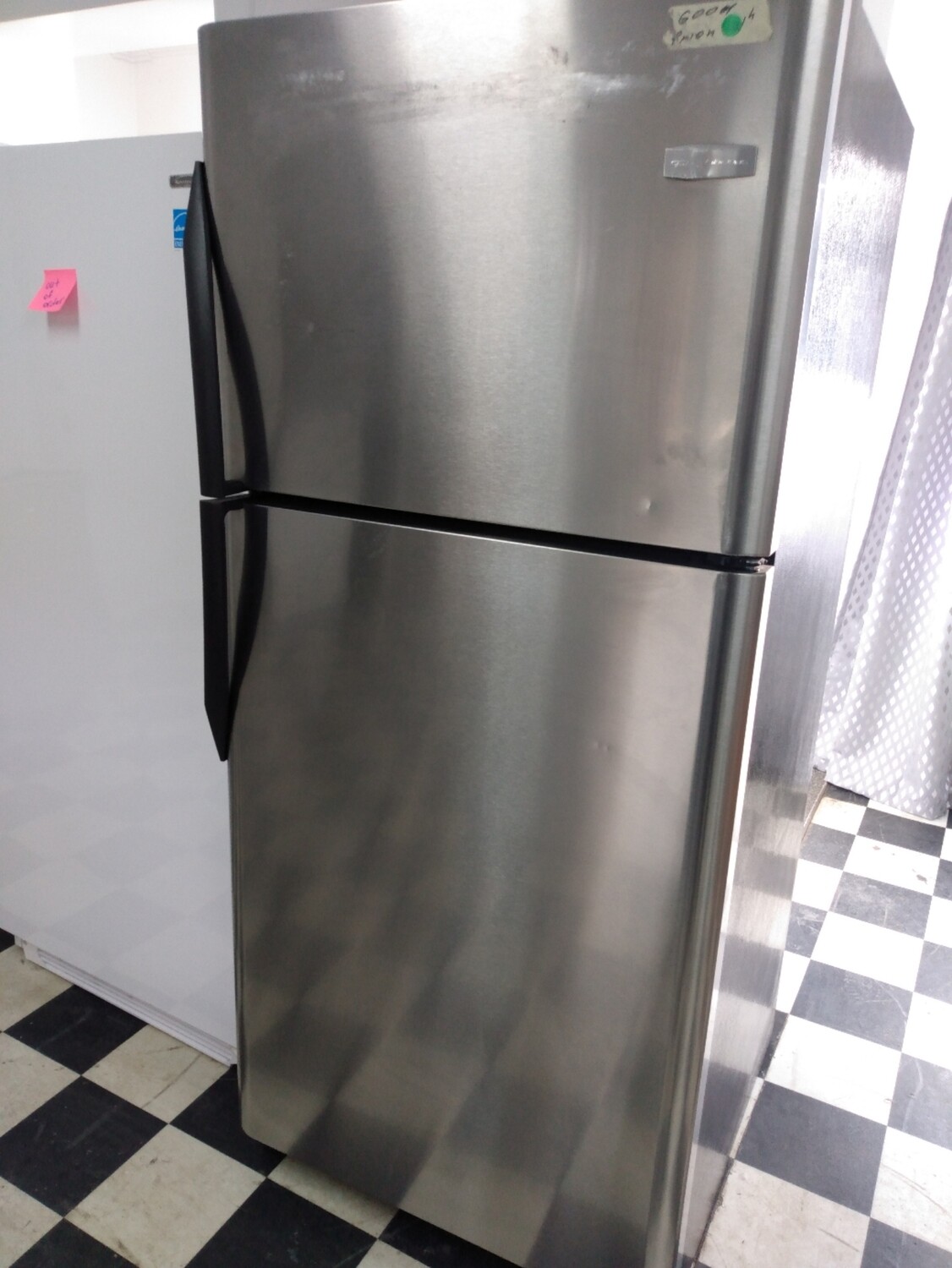 Frigidaire Top-Freezer Refrigerator, 20.5 cu. ft. Capacity