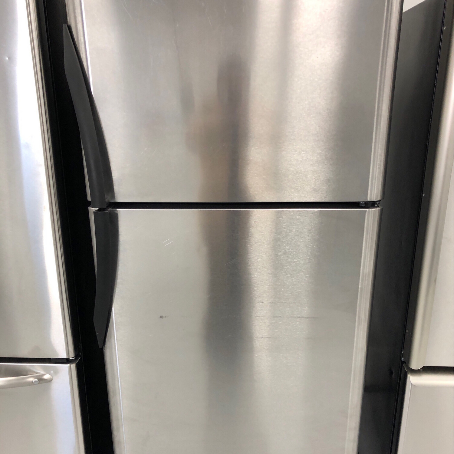 Frigidaire Top Mount Refrigerator 20.6 cu. f.t