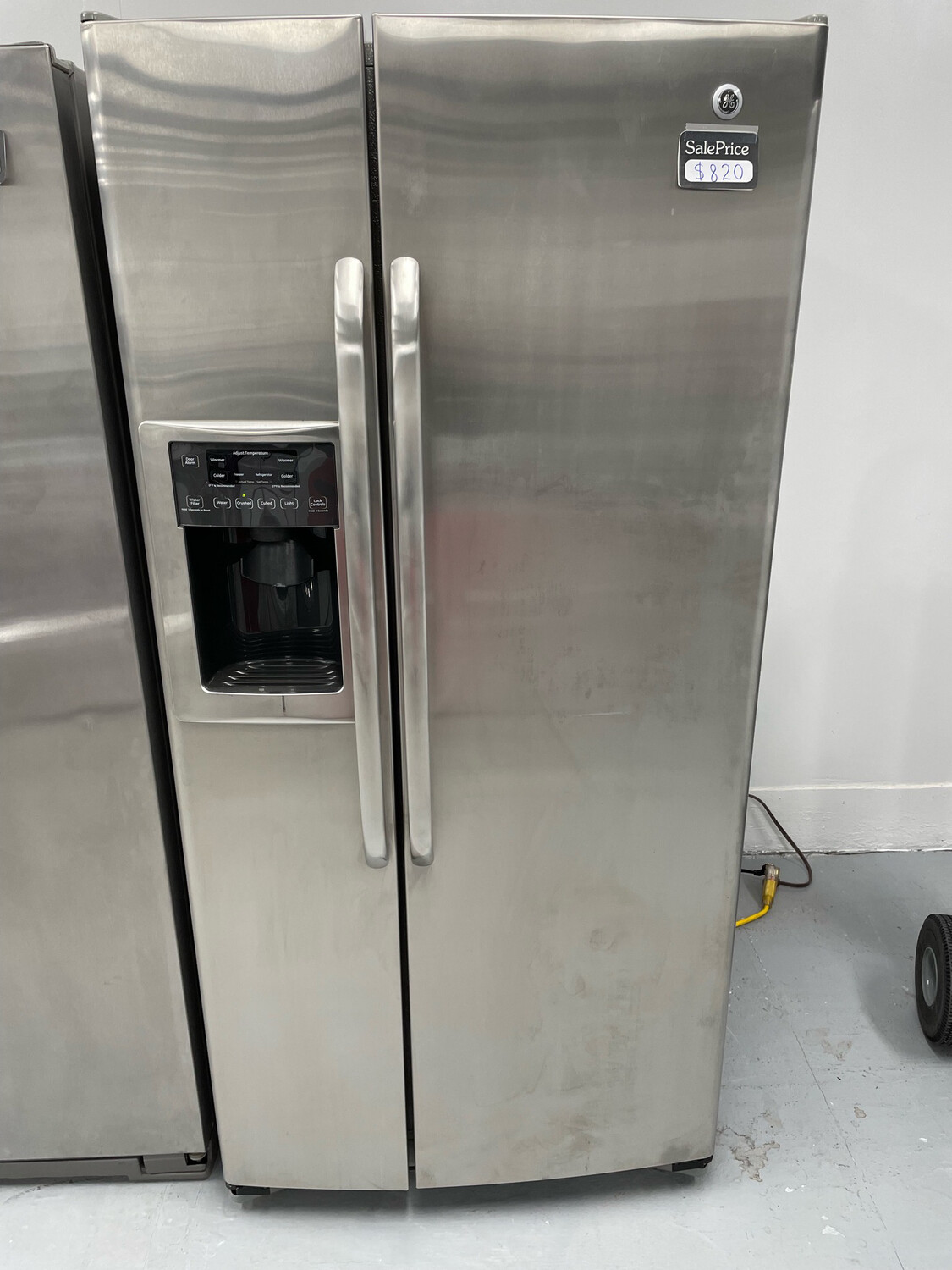 GE 33" Side-by-Side 23.1 Cu.Ft Refrigerator