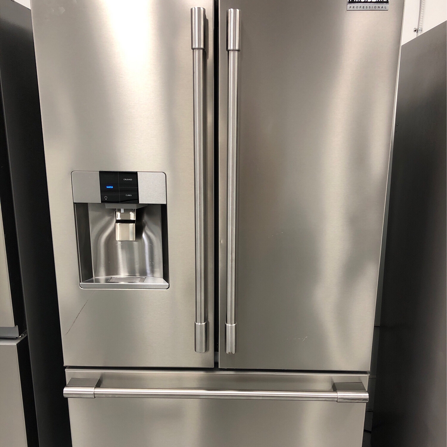 Frigidaire 36" French Door 21.6 Cu.Ft Refrigerator