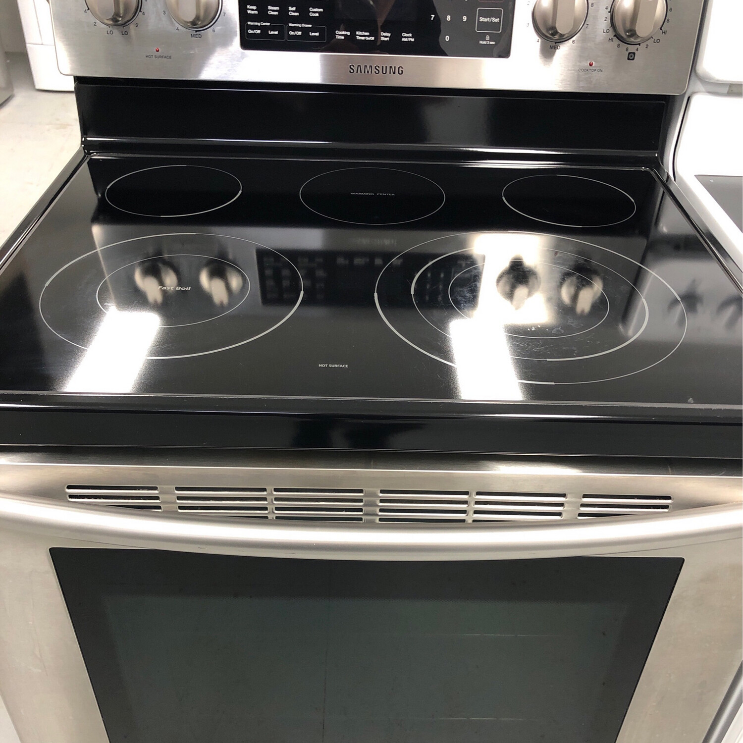 Samsung Freestanding Electric Range, 5.9 Cu.Ft (Glass-Top)