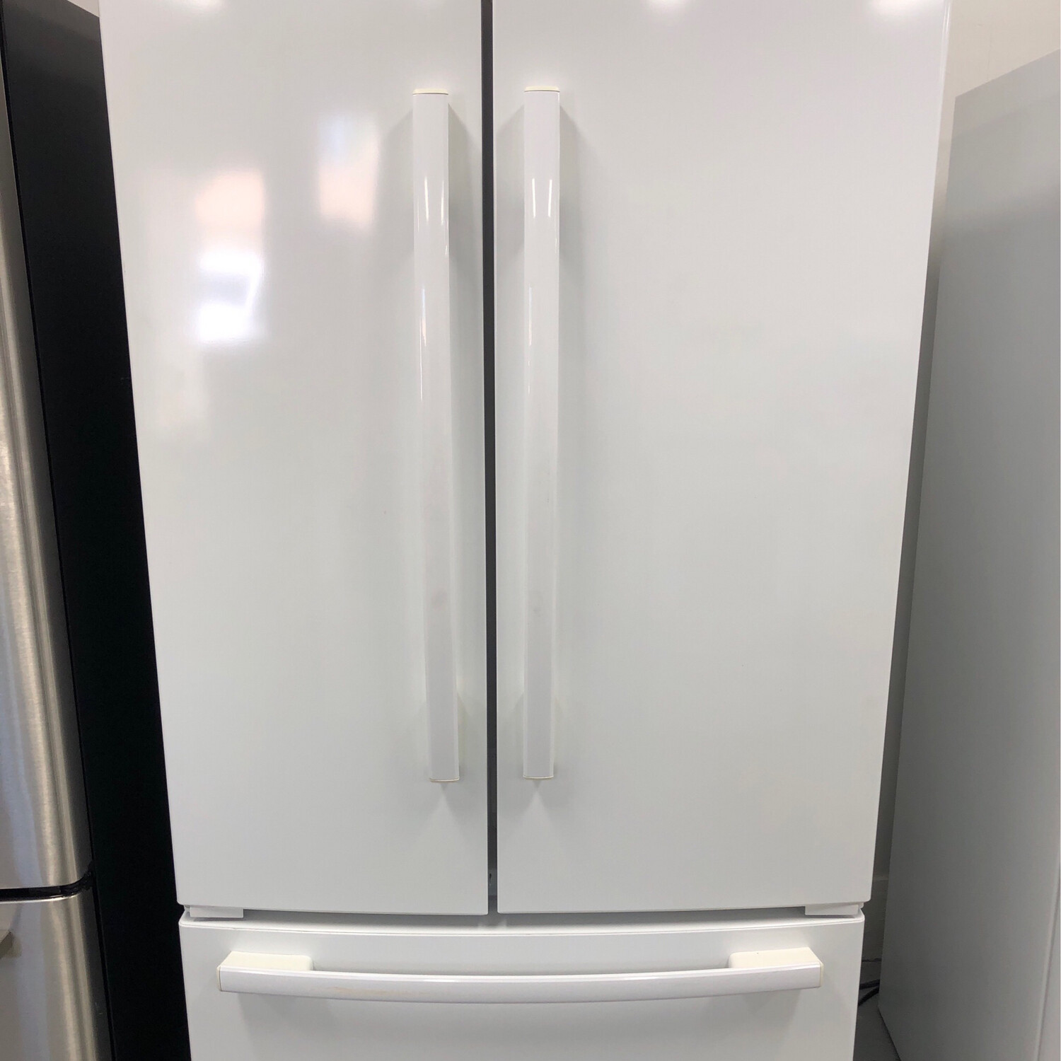 Whirlpool Gold 33" Bottom-Mount 22.0 Cu.Ft Refrigerator